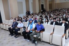 AzMİU-da şəhərsalma mühitində mikromobilliyin qurulması müzakirə edilib (FOTO)