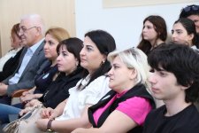 AzMİU-da şəhərsalma mühitində mikromobilliyin qurulması müzakirə edilib (FOTO)