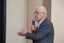 AzMİU-da şəhərsalma mühitində mikromobilliyin qurulması müzakirə edilib (FOTO)