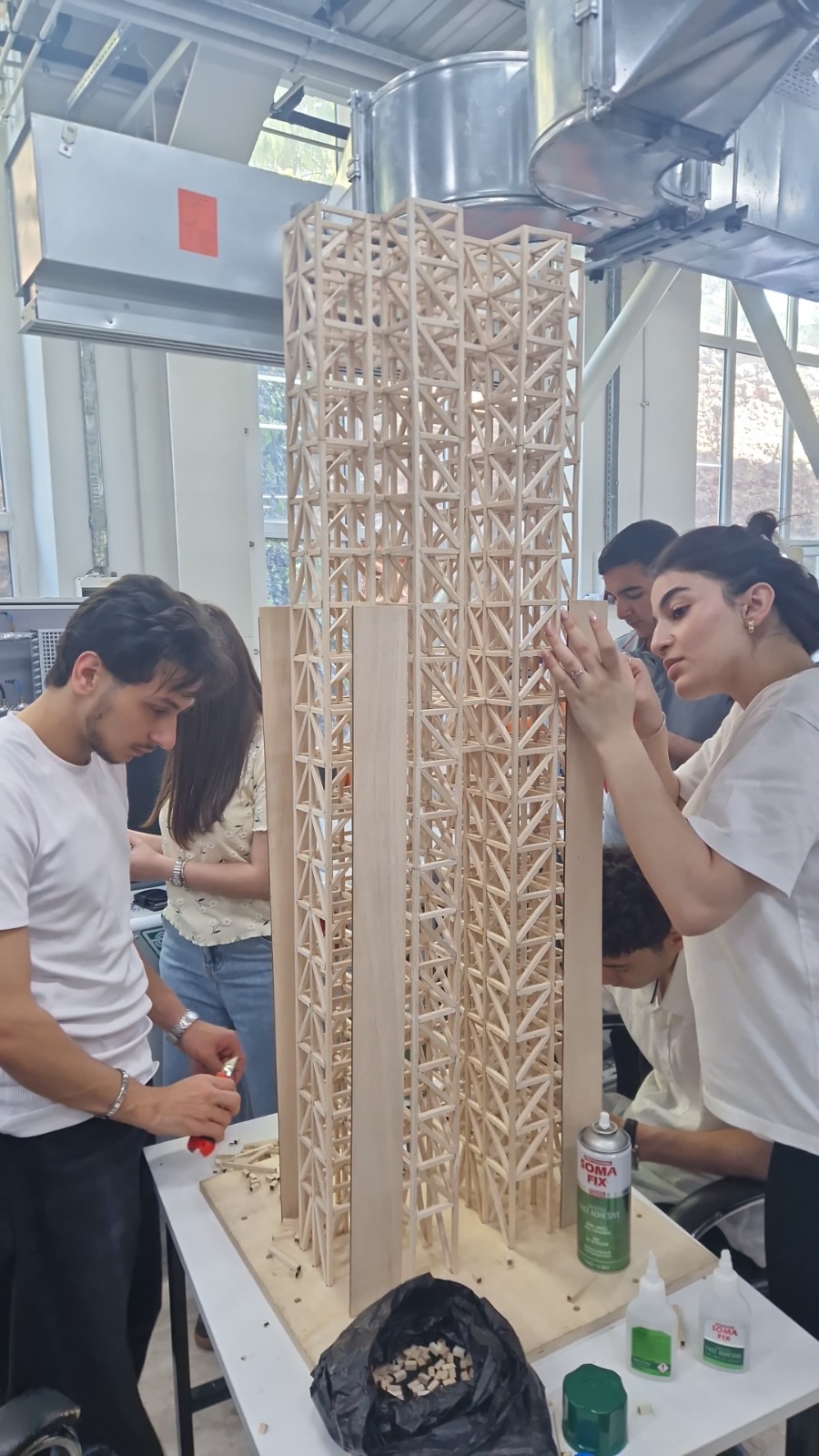 AzMİU tələbələri beynəlxalq zəlzələ mühəndisliyi yarışmasında xüsusi mükafata layiq görülüb (FOTO)