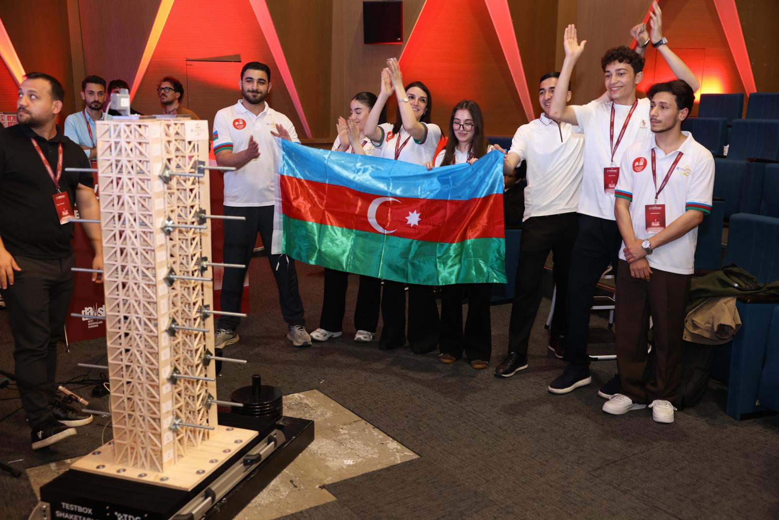 AzMİU tələbələri beynəlxalq zəlzələ mühəndisliyi yarışmasında xüsusi mükafata layiq görülüb (FOTO)