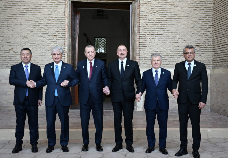 Prezident İlham Əliyev və TDT-nin qeyri-rəsmi Zirvə görüşünün digər iştirakçıları Türküstanda bir sıra mədəni məkanlarla tanış olublar (FOTO) (YENİLƏNİB)