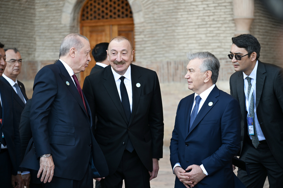 Prezident İlham Əliyev və TDT-nin qeyri-rəsmi Zirvə görüşünün digər iştirakçıları Türküstanda bir sıra mədəni məkanlarla tanış olublar (FOTO) (YENİLƏNİB)