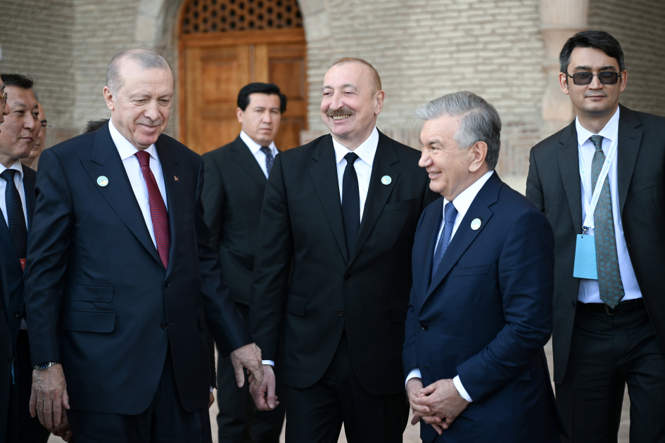 Prezident İlham Əliyev və TDT-nin qeyri-rəsmi Zirvə görüşünün digər iştirakçıları Türküstanda bir sıra mədəni məkanlarla tanış olublar (FOTO) (YENİLƏNİB)