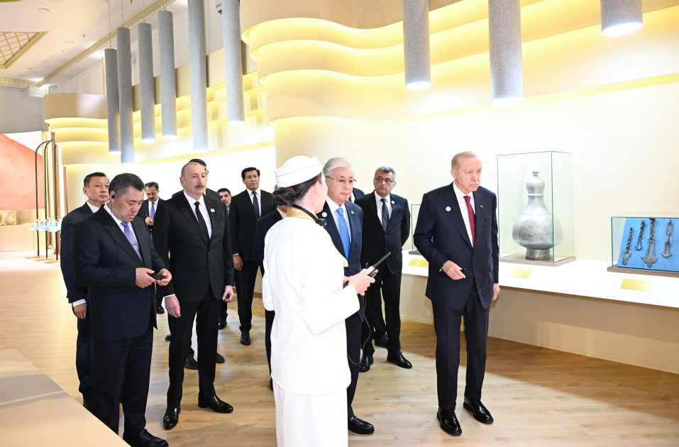 Prezident İlham Əliyev və TDT-nin qeyri-rəsmi Zirvə görüşünün digər iştirakçıları Türküstanda bir sıra mədəni məkanlarla tanış olublar (FOTO) (YENİLƏNİB)