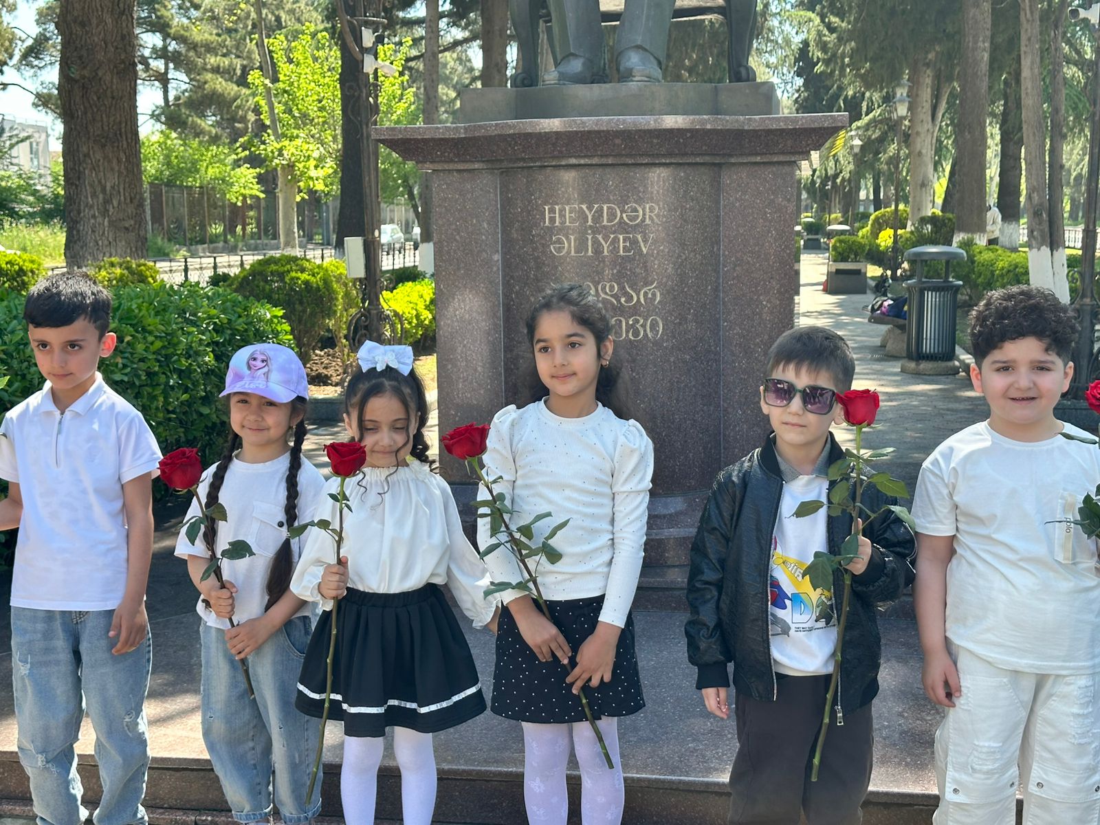 Ulu Öndər Heydər Əliyevin əziz xatirəsi Orta Asiya və Gürcüstanda silsilə tədbirlərlə anılıb (FOTO)