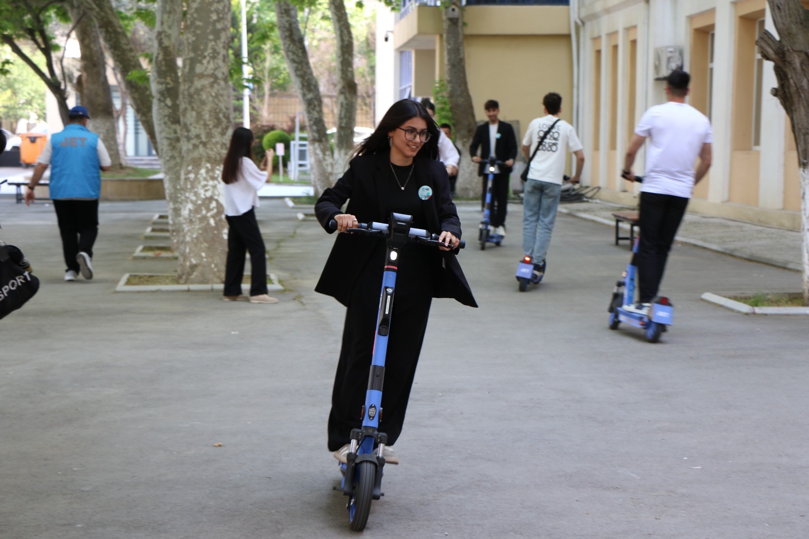 AzMİU-da şəhərsalma mühitində mikromobilliyin qurulması müzakirə edilib (FOTO)