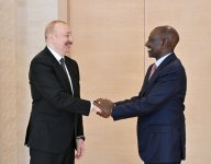 Prezident İlham Əliyev Keniya Prezidentinin başçılıq etdiyi nümayəndə heyəti ilə görüşüb (FOTO)