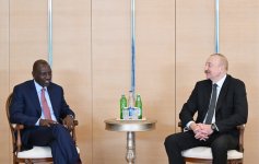 Prezident İlham Əliyev Keniya Prezidentinin başçılıq etdiyi nümayəndə heyəti ilə görüşüb (FOTO)