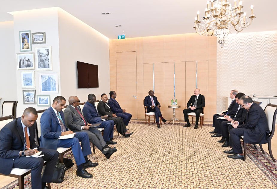 Prezident İlham Əliyev Keniya Prezidentinin başçılıq etdiyi nümayəndə heyəti ilə görüşüb (FOTO)
