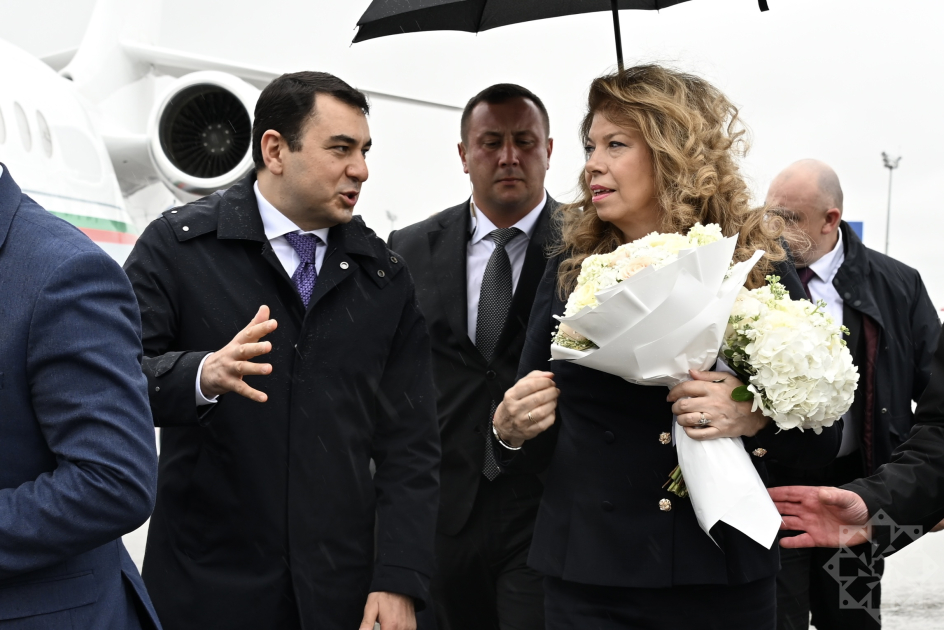Bolqarıstan Prezidenti İliyana Yotova Azərbaycana səfərə gəlib (FOTO)