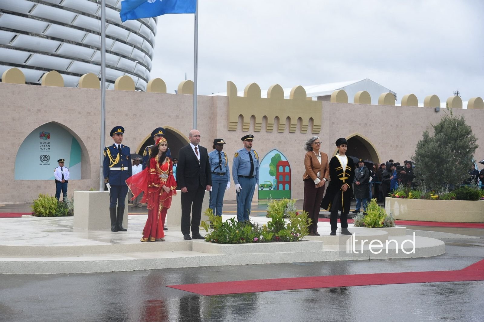 Bakı Olimpiya Stadionunda Azərbaycanın və BMT-nin bayraqları qaldırılıb (FOTO/VİDEO)