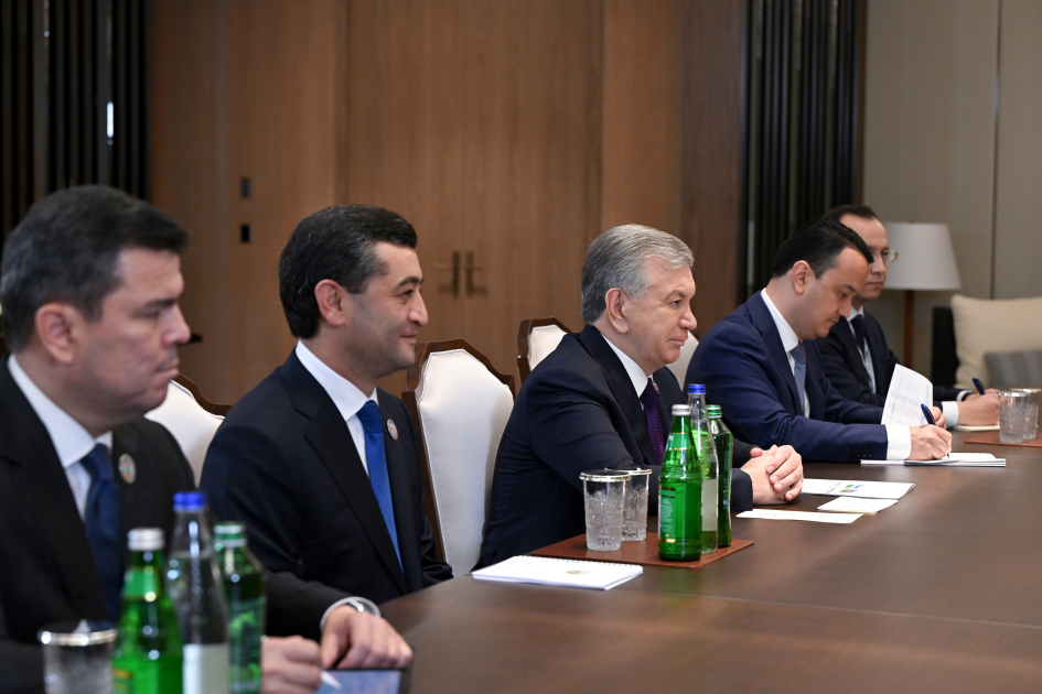 Prezident İlham Əliyev Özbəkistan Prezidenti Şavkat Mirziyoyevlə görüşüb (FOTO)