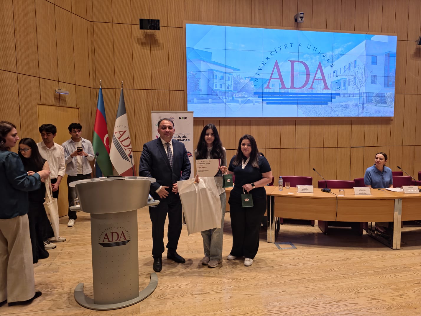 ADA Universitetində VIII Respublika İngilis Dili Olimpiadasının Qalibləri Mükafatlandırılıb (FOTO)