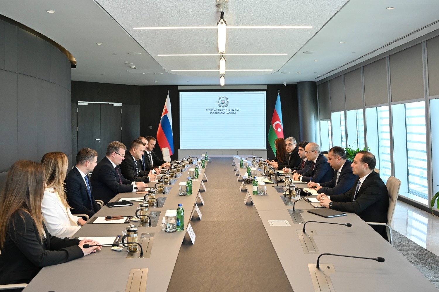 Slovakiya ilə iqtisadi-ticarət əməkdaşlığı müzakirə edilib (FOTO)
