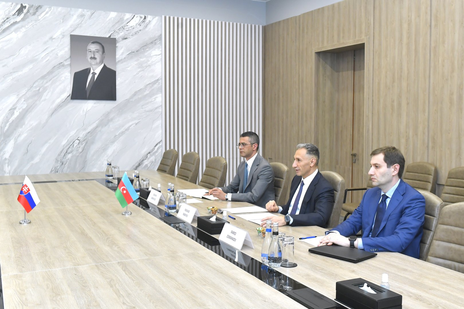 Nazir Rəşad Nəbiyev Slovakiyanın investisiyalar, regional inkişaf və informasiya naziri ilə görüşüb (FOTO)