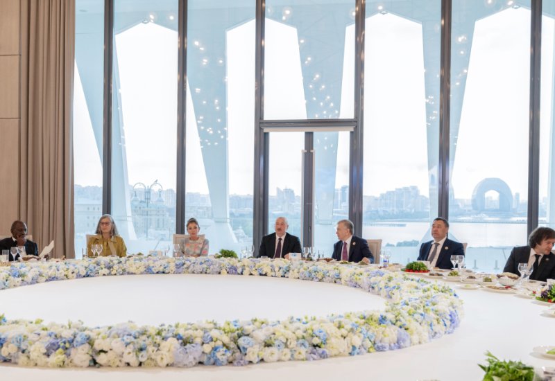 Prezident İlham Əliyevin və Birinci xanım Mehriban Əliyevanın adından WUF13-də iştirak edən dövlət başçılarının və nümayəndə heyətlərinin şərəfinə rəsmi ziyafət verilib (FOTO/VİDEO)