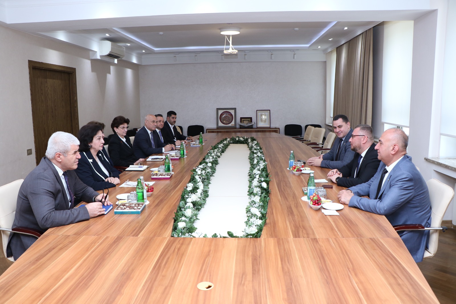 WUF13 çərçivəsində ölkəmizə səfər edən Kiyev Milli İnşaat və Memarlıq Universitetinin nümayəndə heyəti AzMİU-da olub (FOTO)