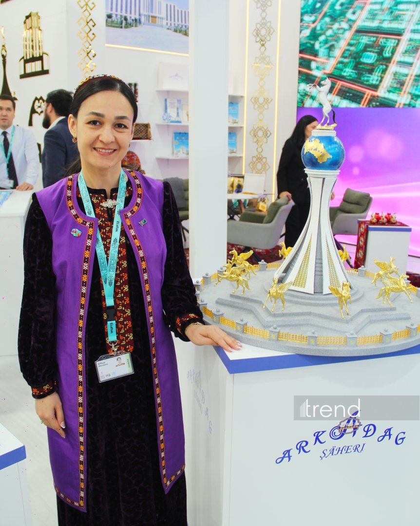 WUF13-ün ən diqqətçəkən milli geyimləri - bütün dünya bir pavilyonda (FOTO)