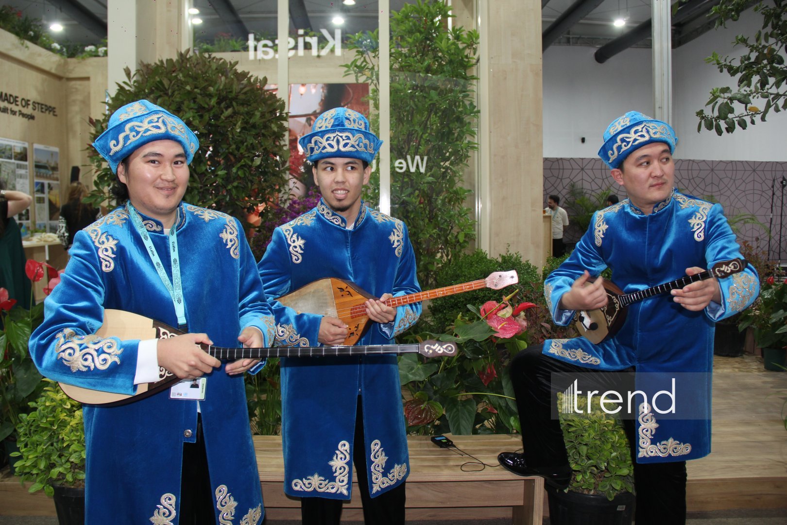 WUF13-ün ən diqqətçəkən milli geyimləri - bütün dünya bir pavilyonda (FOTO)
