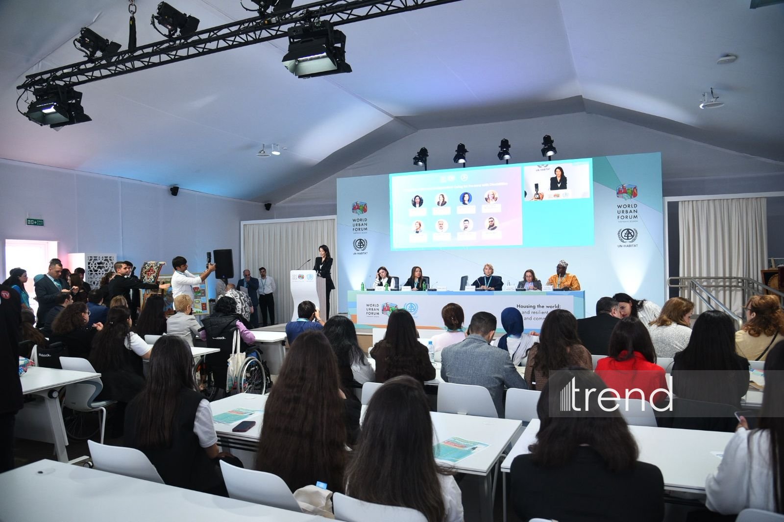 WUF13 çərçivəsində "Əlilliyi olan şəxslər üçün müstəqil həyat və inklüziv şəhərlər” mövzusunda tədbir keçirilib (FOTO) (YENİLƏNİB)