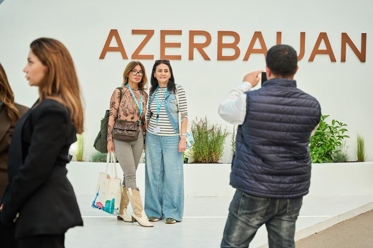 Azərbaycan pavilyonu WUF13 çərçivəsində təşkil olunan “Urban Expo” sərgisində fəaliyyətə başlayıb (FOTO)