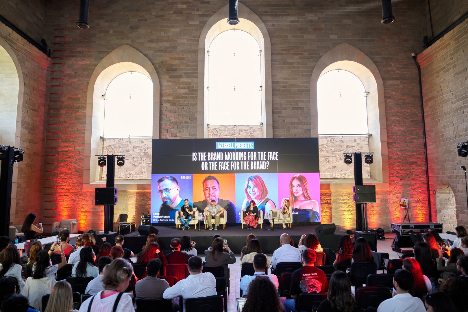 "Azercell" “Baku Flames” festivalında ilin “Ən Yaxşı Yerli Brend”i seçildi (FOTO)