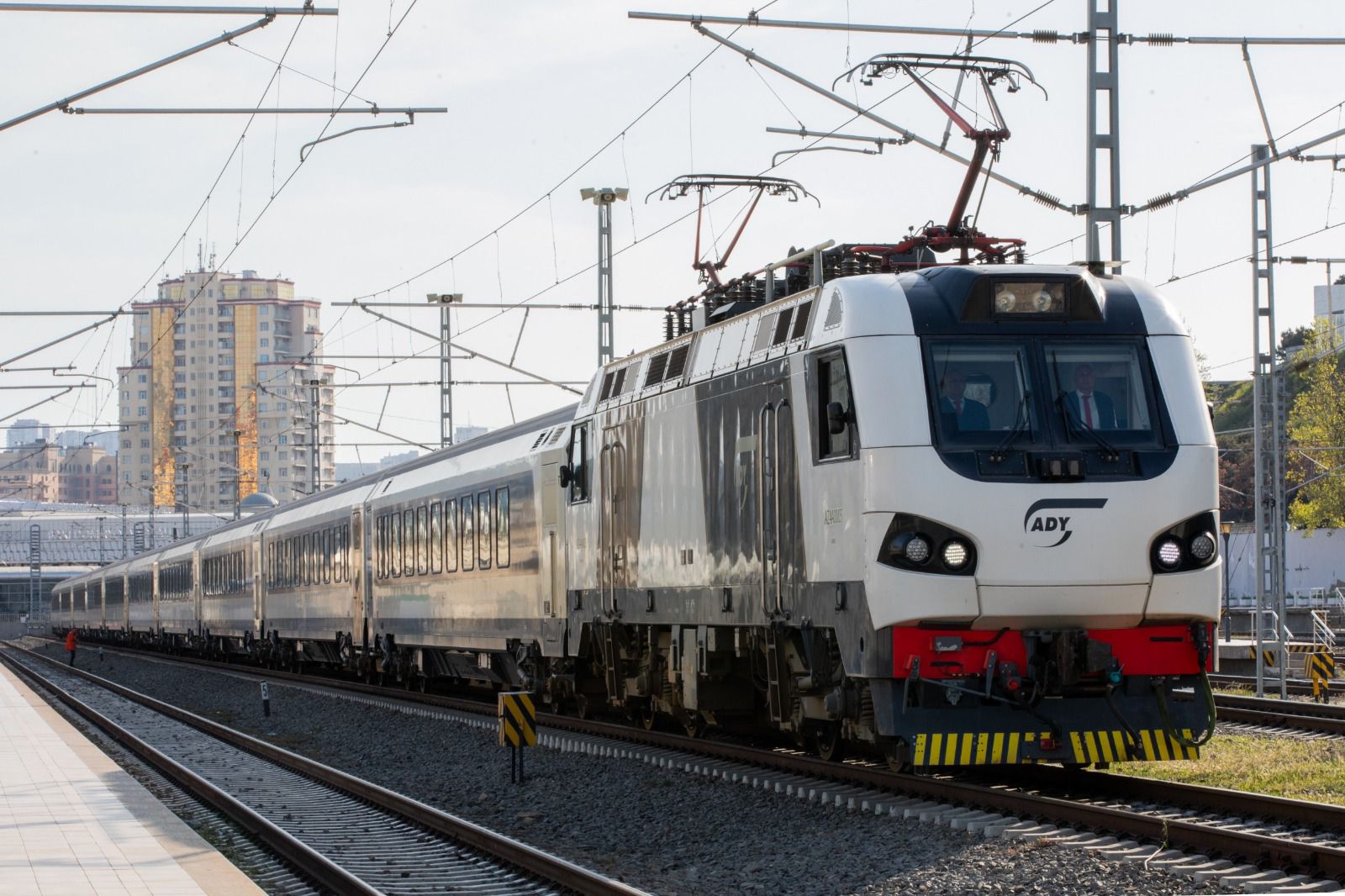 Bakı–Tbilisi–Bakı sərnişin qatarının bərpası region üçün nə vəd edir? (FOTO)