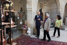 Mavriki Respublikasının Prezidenti İçərişəhərlə tanış olub (FOTO)