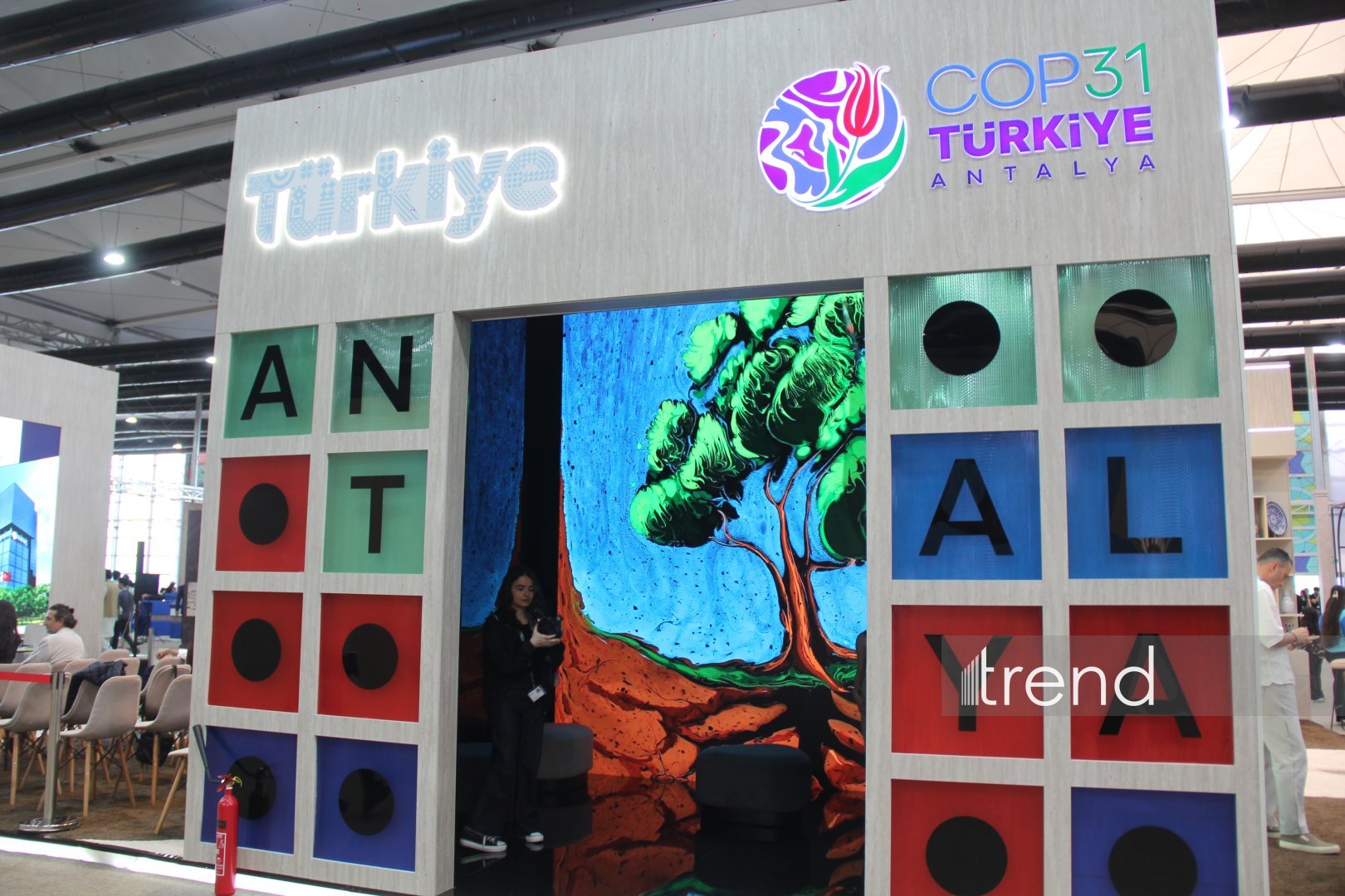 Bakıda WUF13-ün ən kreativ pavilyonları: Qübbələr və ekranlar altında gələcəyin şəhəri (FOTO)
