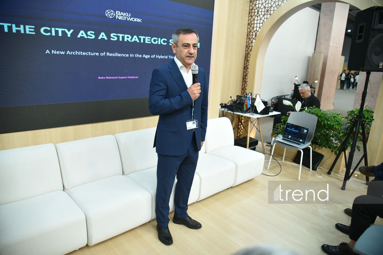 Baku Network WUF13-də: ekspertlər hibrid təhdidlər şəraitində şəhərlərin gələcəyindən danışıblar (FOTO)