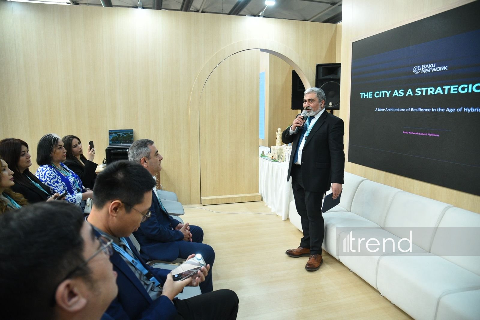 Baku Network WUF13-də: ekspertlər hibrid təhdidlər şəraitində şəhərlərin gələcəyindən danışıblar (FOTO)