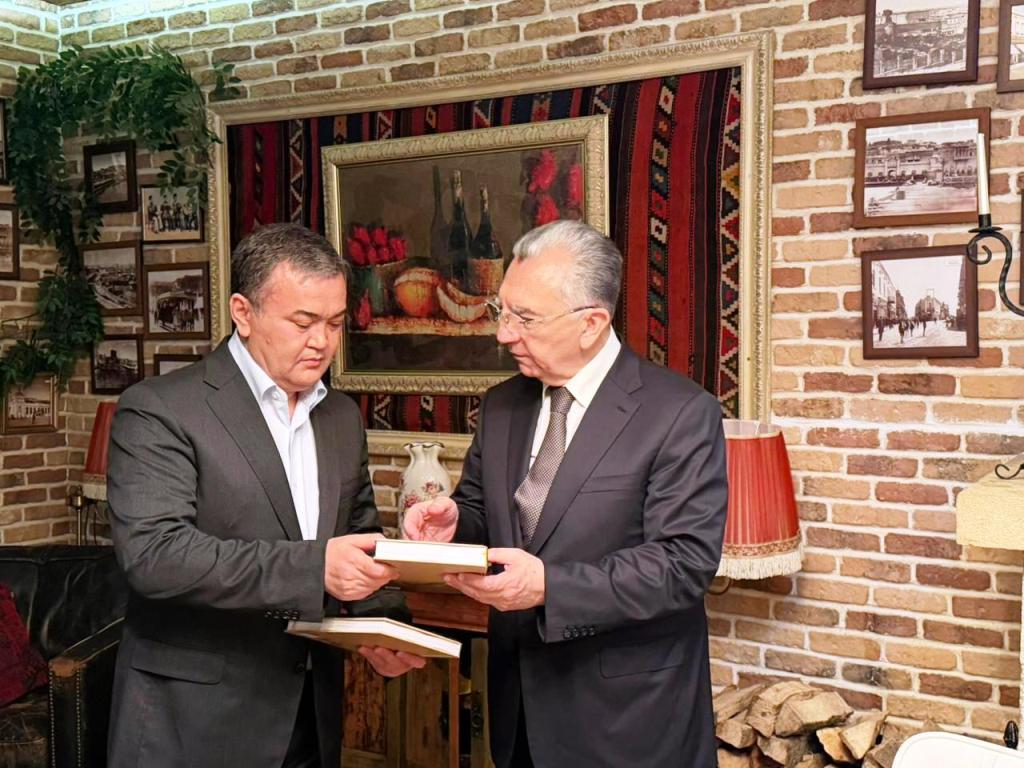 Bakı Şəhər İcra Hakimiyyətində Dubaydan gələn nümayəndə heyətləri ilə görüşlər keçirilib (FOTO)