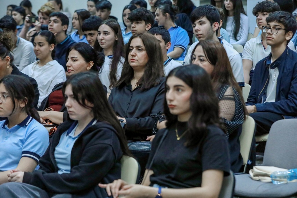 “Müasir dövrdə informasiya mühiti və sosial çağırışlar fonunda gənclər arasında mənəvi dəyərlər” mövzusunda tədbir keçirilib (FOTO)