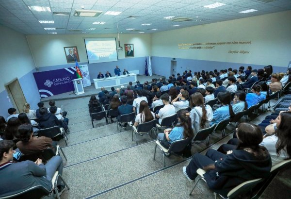 “Müasir dövrdə informasiya mühiti və sosial çağırışlar fonunda gənclər arasında mənəvi dəyərlər” mövzusunda tədbir keçirilib (FOTO)