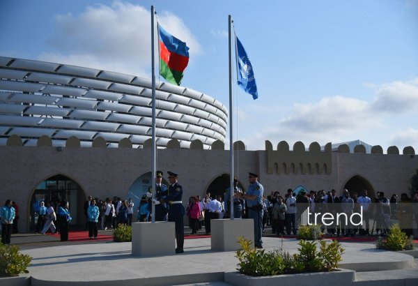 WUF13: Azərbaycanın və BMT-nin bayraqlarının endirilməsi mərasimi keçirildi (FOTO)