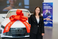 Bank Respublika ad günündə müştərisinə avtomobil təqdim etdi (FOTO)