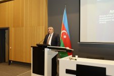 UNEC-də “Biznesin dayanıqlı artımı və inkişafı” mövzusunda beynəlxalq elmi simpozium keçirilib