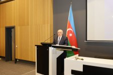 UNEC-də “Biznesin dayanıqlı artımı və inkişafı” mövzusunda beynəlxalq elmi simpozium keçirilib
