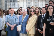 Heydər Əliyev Mərkəzində perulu rəssamın fərdi sərgisinin açılışı olub (FOTO)