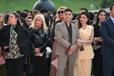Heydər Əliyev Mərkəzində perulu rəssamın fərdi sərgisinin açılışı olub (FOTO)