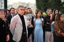 Heydər Əliyev Mərkəzində perulu rəssamın fərdi sərgisinin açılışı olub (FOTO)
