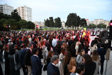 Heydər Əliyev Mərkəzində perulu rəssamın fərdi sərgisinin açılışı olub (FOTO)