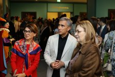 Heydər Əliyev Mərkəzində perulu rəssamın fərdi sərgisinin açılışı olub (FOTO)
