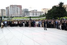Heydər Əliyev Mərkəzində perulu rəssamın fərdi sərgisinin açılışı olub (FOTO)