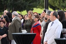 Heydər Əliyev Mərkəzində perulu rəssamın fərdi sərgisinin açılışı olub (FOTO)