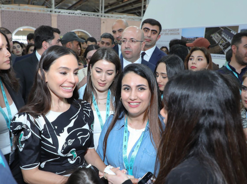 Heydər Əliyev Fondunun vitse-prezidenti Leyla Əliyeva və Bakı Media Mərkəzinin rəhbəri Arzu Əliyeva "Urban Expo" sərgisi ilə tanış olublar (FOTO)