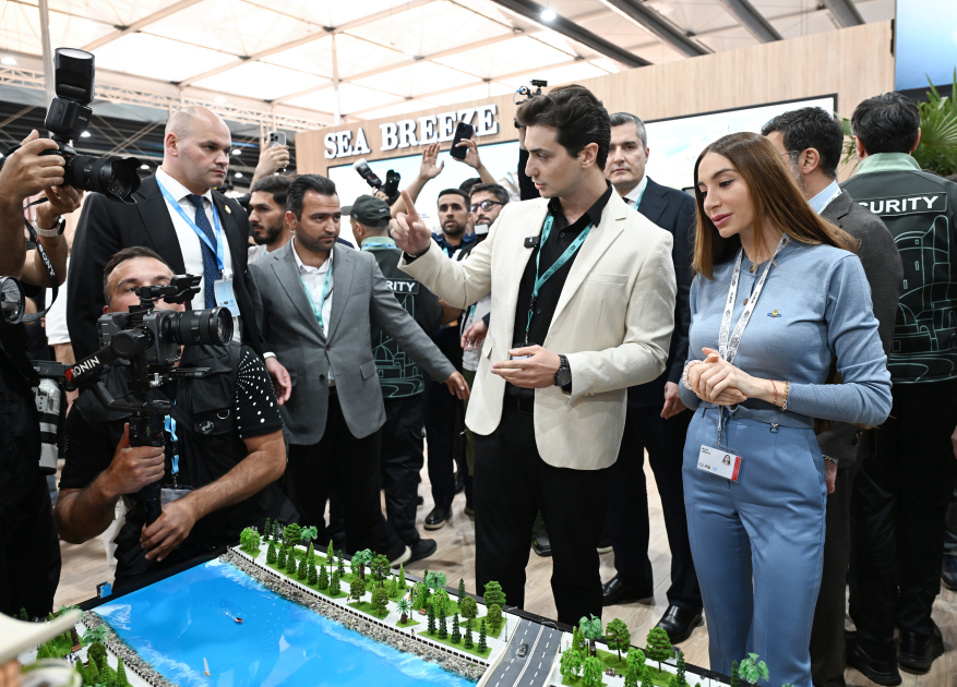 Heydər Əliyev Fondunun vitse-prezidenti Leyla Əliyeva və Bakı Media Mərkəzinin rəhbəri Arzu Əliyeva "Urban Expo" sərgisi ilə tanış olublar (FOTO)