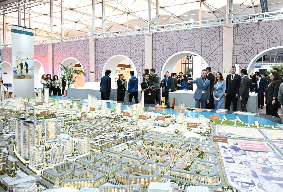 Heydər Əliyev Fondunun vitse-prezidenti Leyla Əliyeva və Bakı Media Mərkəzinin rəhbəri Arzu Əliyeva "Urban Expo" sərgisi ilə tanış olublar (FOTO)