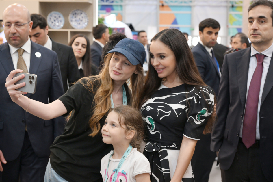 Heydər Əliyev Fondunun vitse-prezidenti Leyla Əliyeva və Bakı Media Mərkəzinin rəhbəri Arzu Əliyeva "Urban Expo" sərgisi ilə tanış olublar (FOTO)